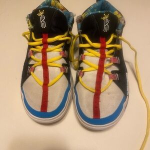 Nike kyrie irving flytrap FD0215-001 Youth Size 5.5 Distressed No Box See Photos